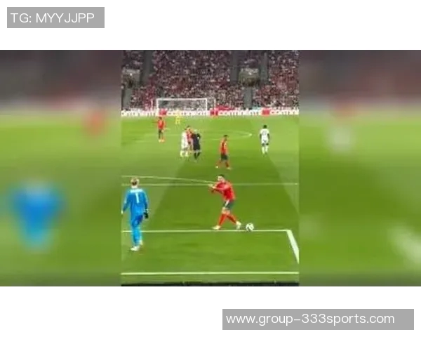 凯莱赫扑点神勇展现实力成功封堵C罗B费与姆巴佩的点球挑战 凯莱赫扑点神勇展现实力成功封堵C罗B费与姆巴佩的点球挑战