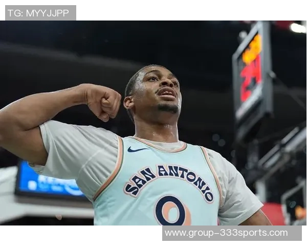 凯尔登约翰逊上半场表现出色攻防兼备贡献10分3篮板3抢断 凯尔登约翰逊上半场表现出色攻防兼备贡献10分3篮板3抢断